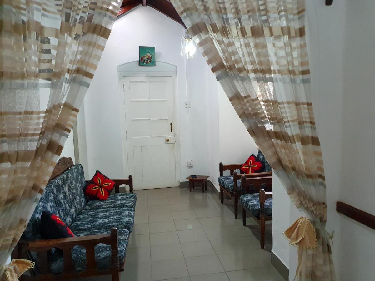 Ruchi House Hotel Нувара Елия Екстериор снимка